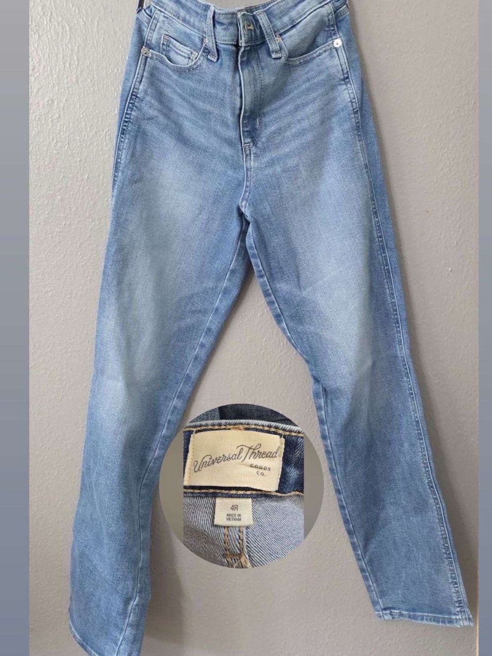 Universal Thread High-Rise Light Wash Women's Jeans